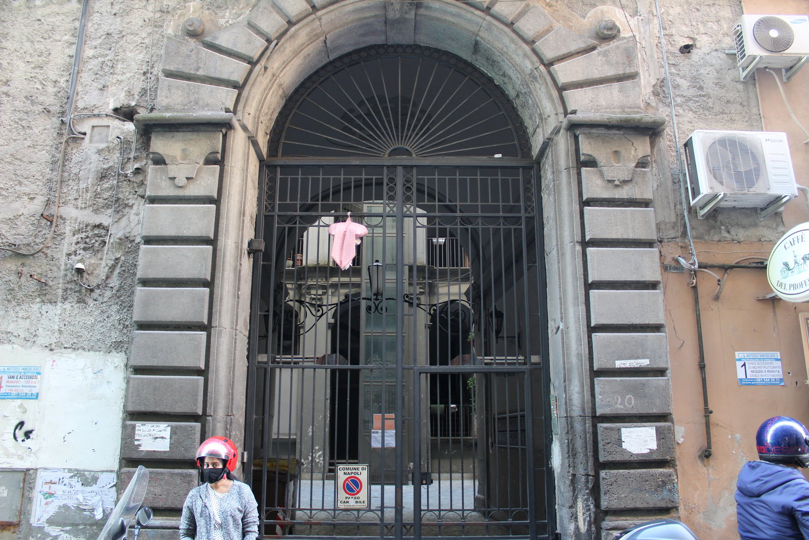 [Palazzo in Via Materdei, 20] (palazzo, privato) - Napoli (NA)